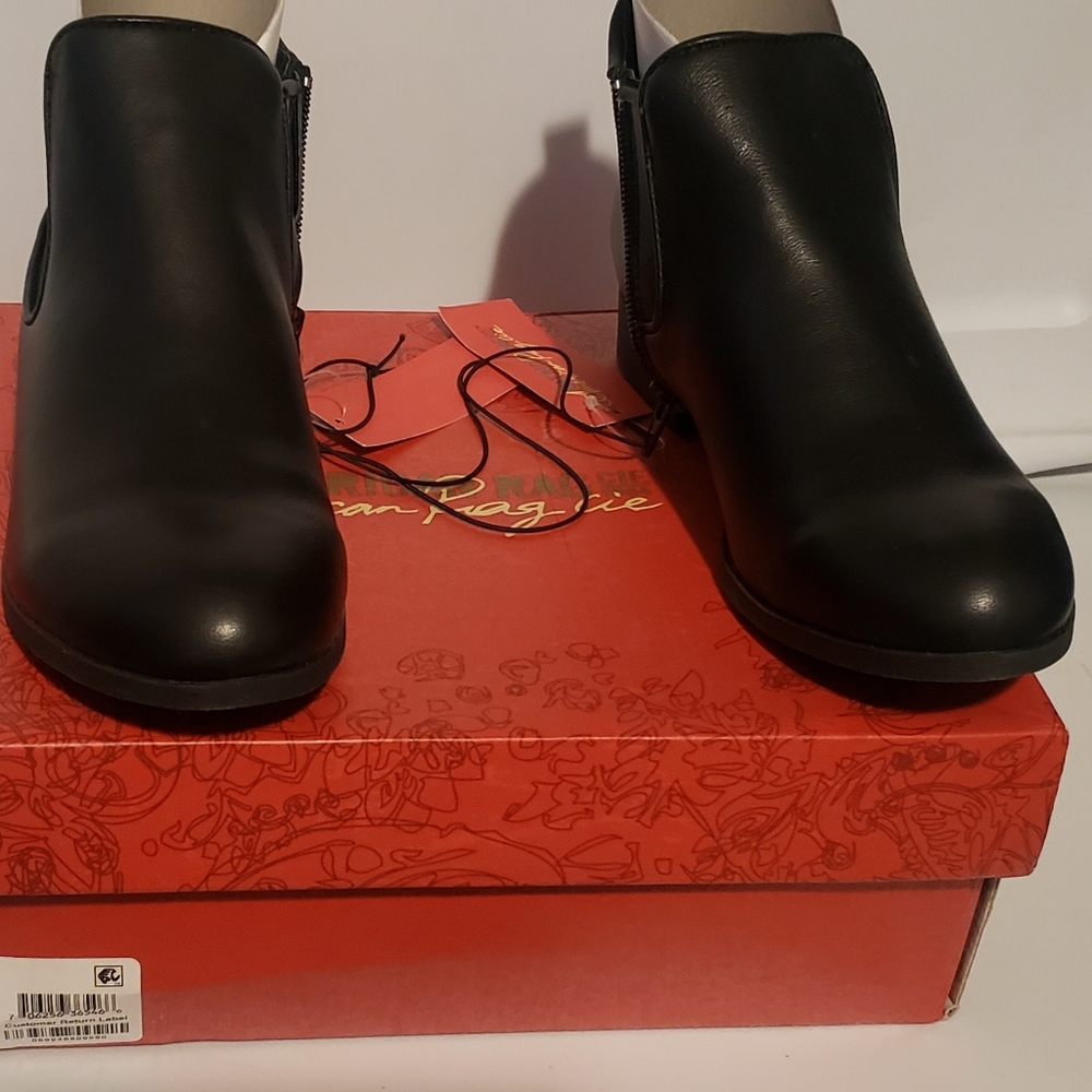 American Rag Cie Black Women's Ankle Booties - Classic Side-Zip Size 6.5